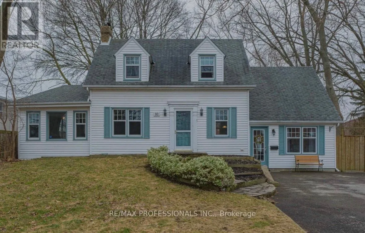 House for rent: 10 Broadview Avenue, Mississauga, Ontario L5H 2S9