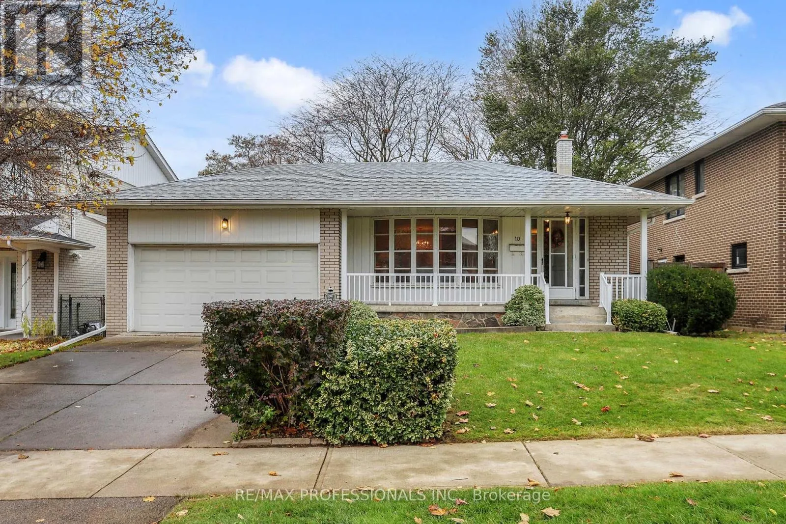 House for rent: 10 Crestridge Heights Road, Toronto, Ontario M9P 1A4