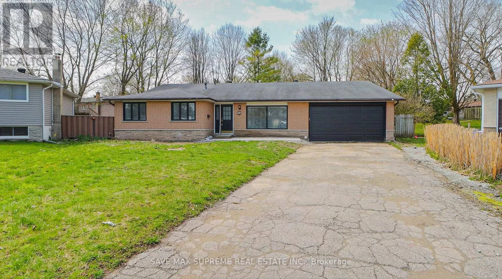 House for rent: 10 Curtiss Court, Barrie, Ontario L4M 2M7