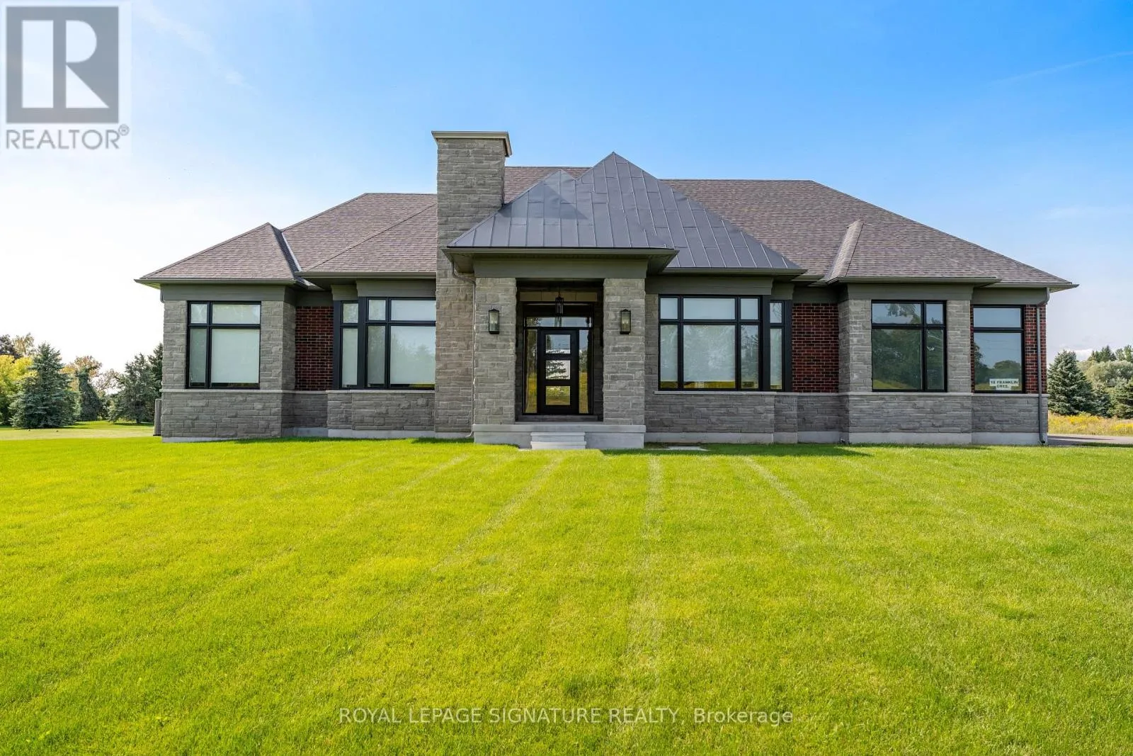 House for rent: 10 Franklin Crescent, Whitby, Ontario L0B 1A0