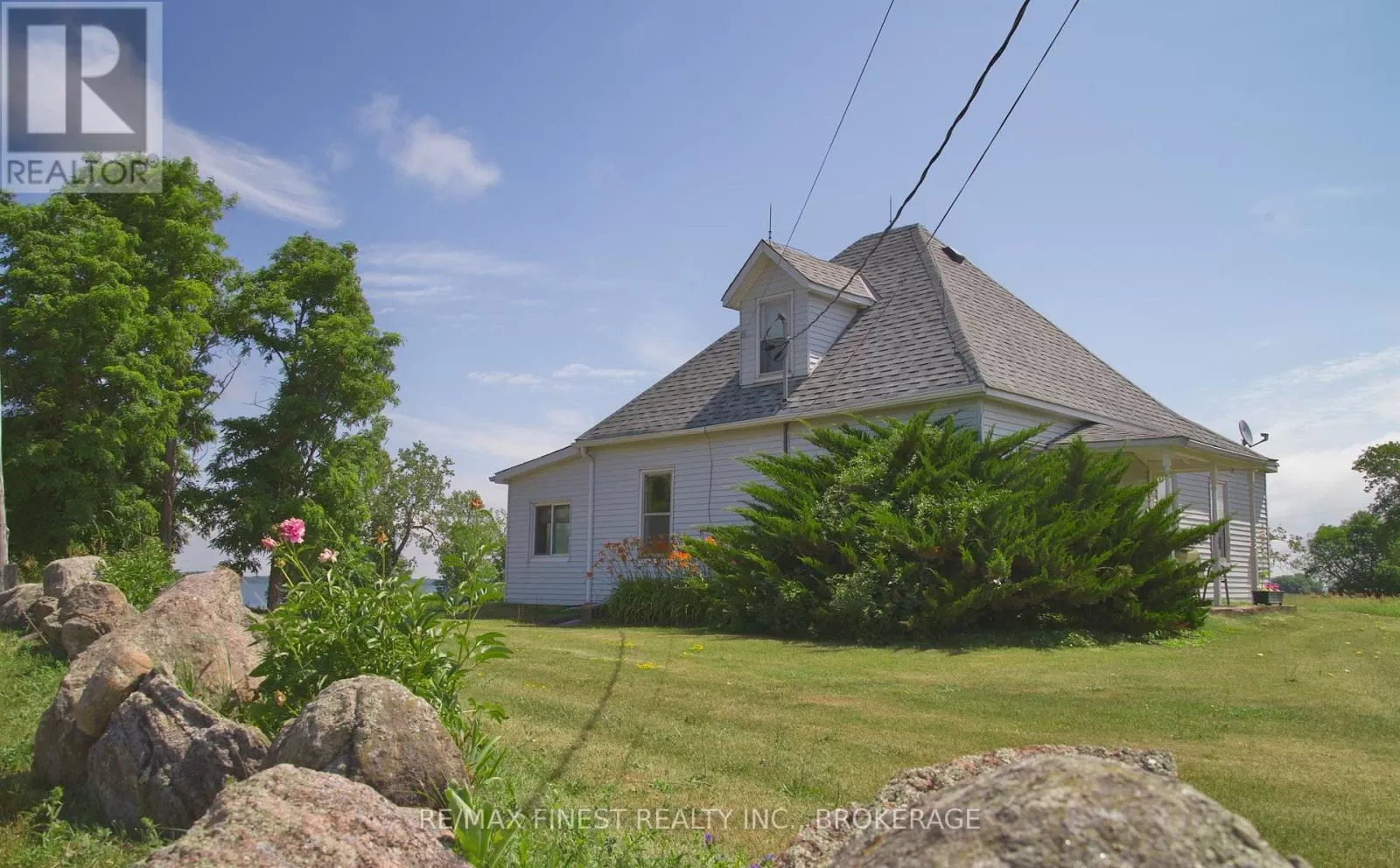 House for rent: 10 Front Road, Frontenac Islands, Ontario K0H 2S0