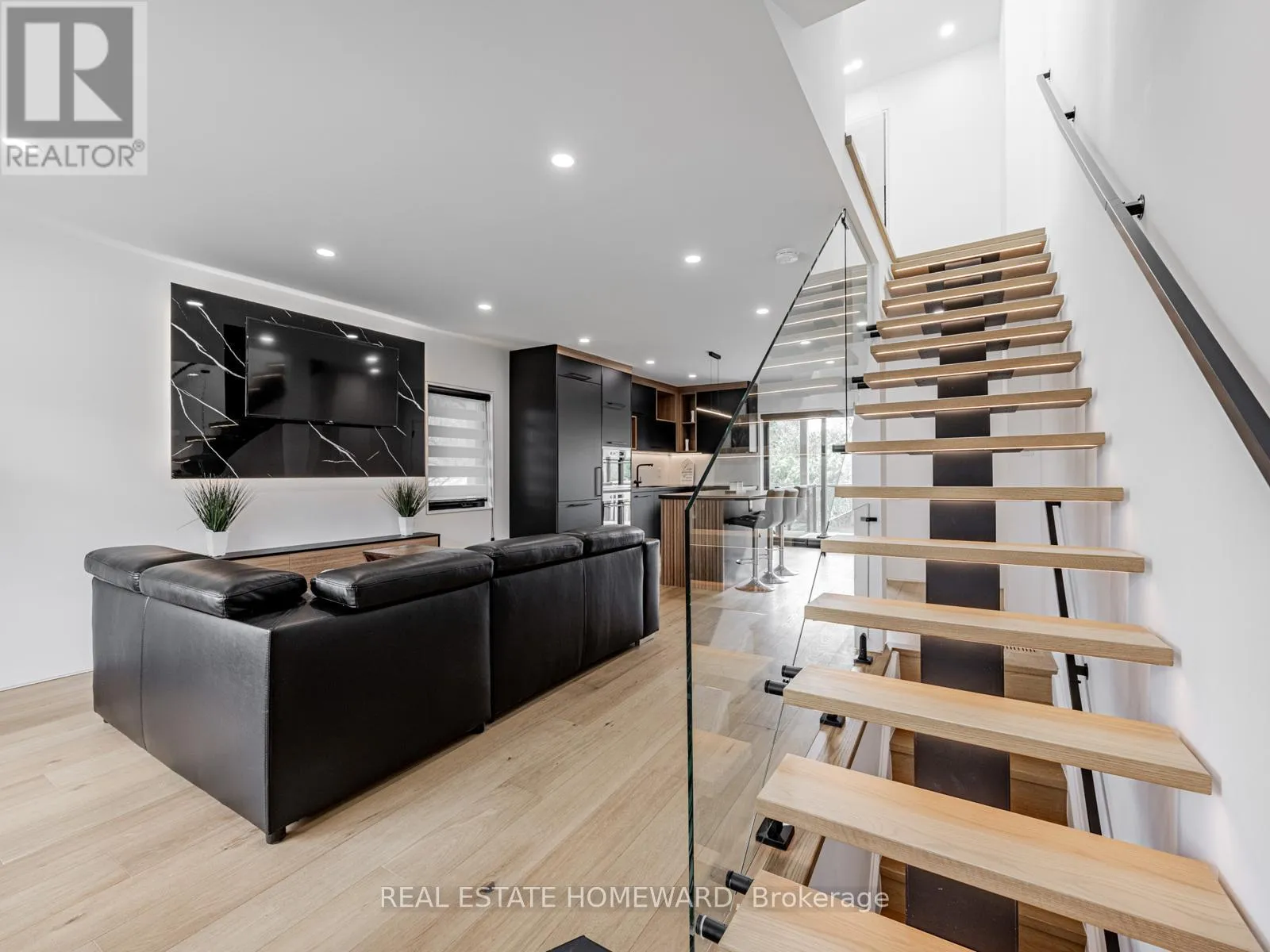 House for rent: 10 Juliana Court, Toronto, Ontario M6S 2R2