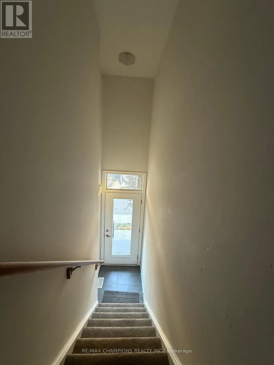 Row / Townhouse for rent: 10 Radison Lane, Hamilton, Ontario L8H 0B5