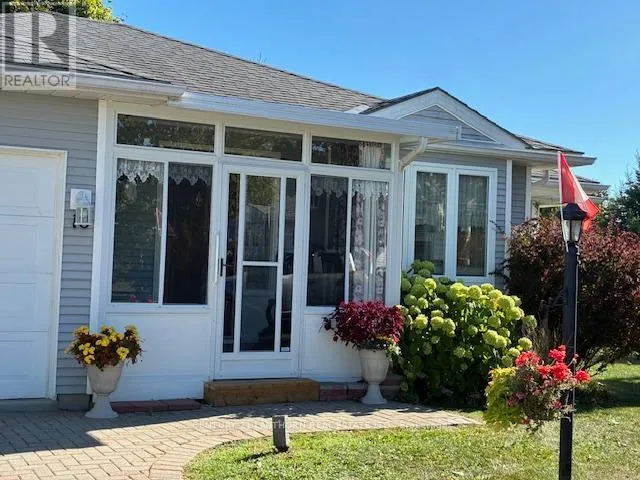 House for rent: 10 Reynolds Place W, Prince Edward County, Ontario K0K 3L0