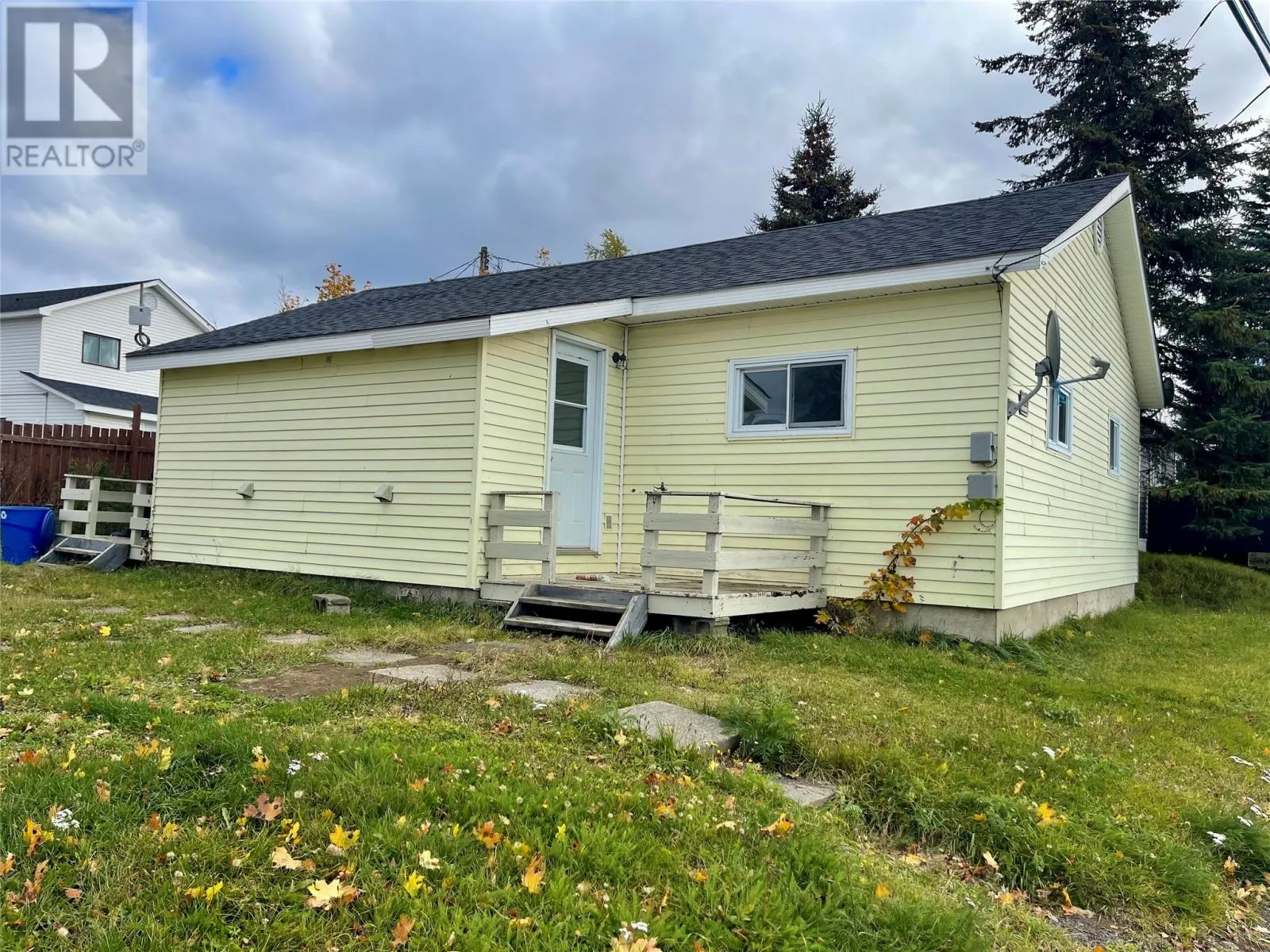 Two Apartment House for rent: 10 Second Avenue, Grand Falls-Windsor, Newfoundland & Labrador A2B 1B1