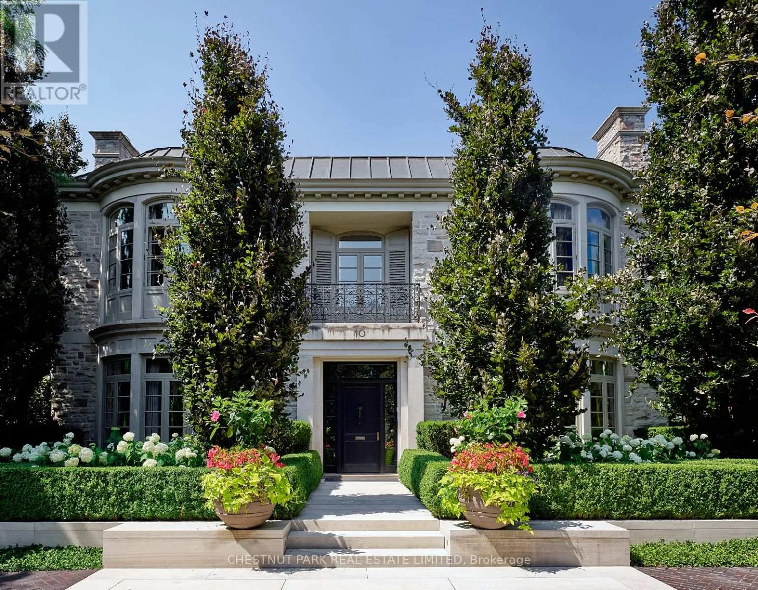 House for rent: 10 Shorncliffe Avenue, Toronto, Ontario M4V 1T1