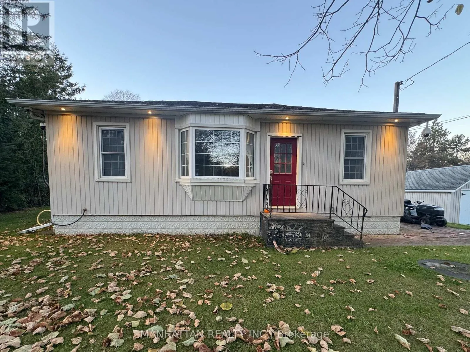 House for rent: 10 Victor Drive, Whitchurch-Stouffville, Ontario L4A 7X3