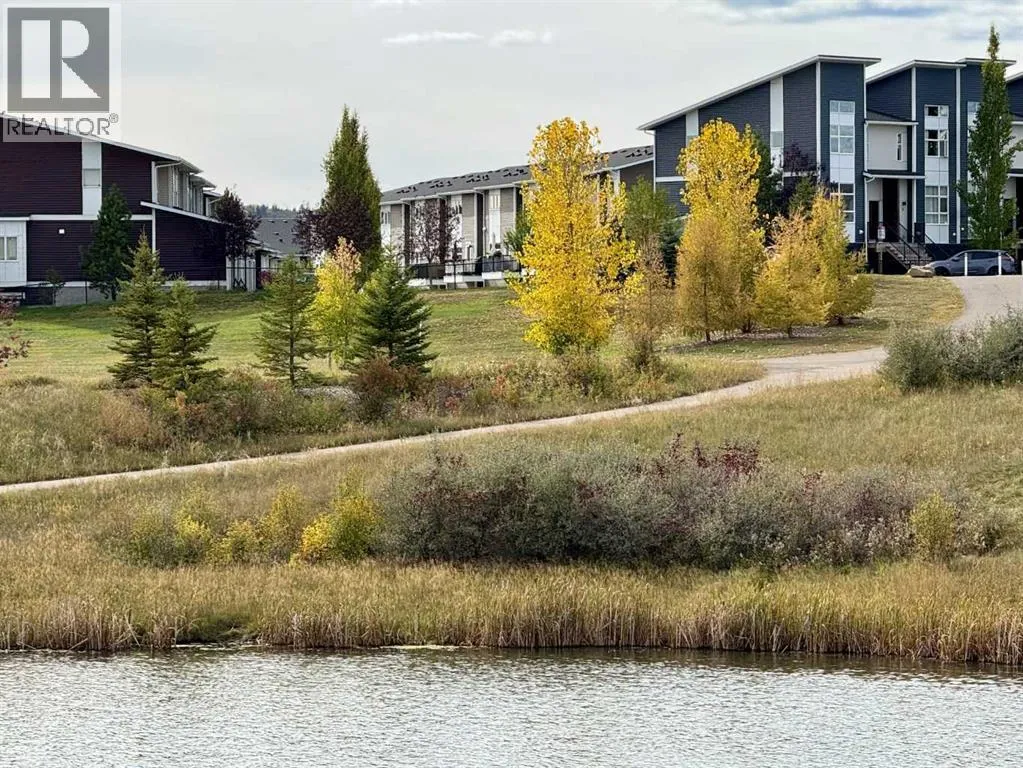 Row / Townhouse for rent: 10 Walden Lane Se, Calgary, Alberta T2X 2A7