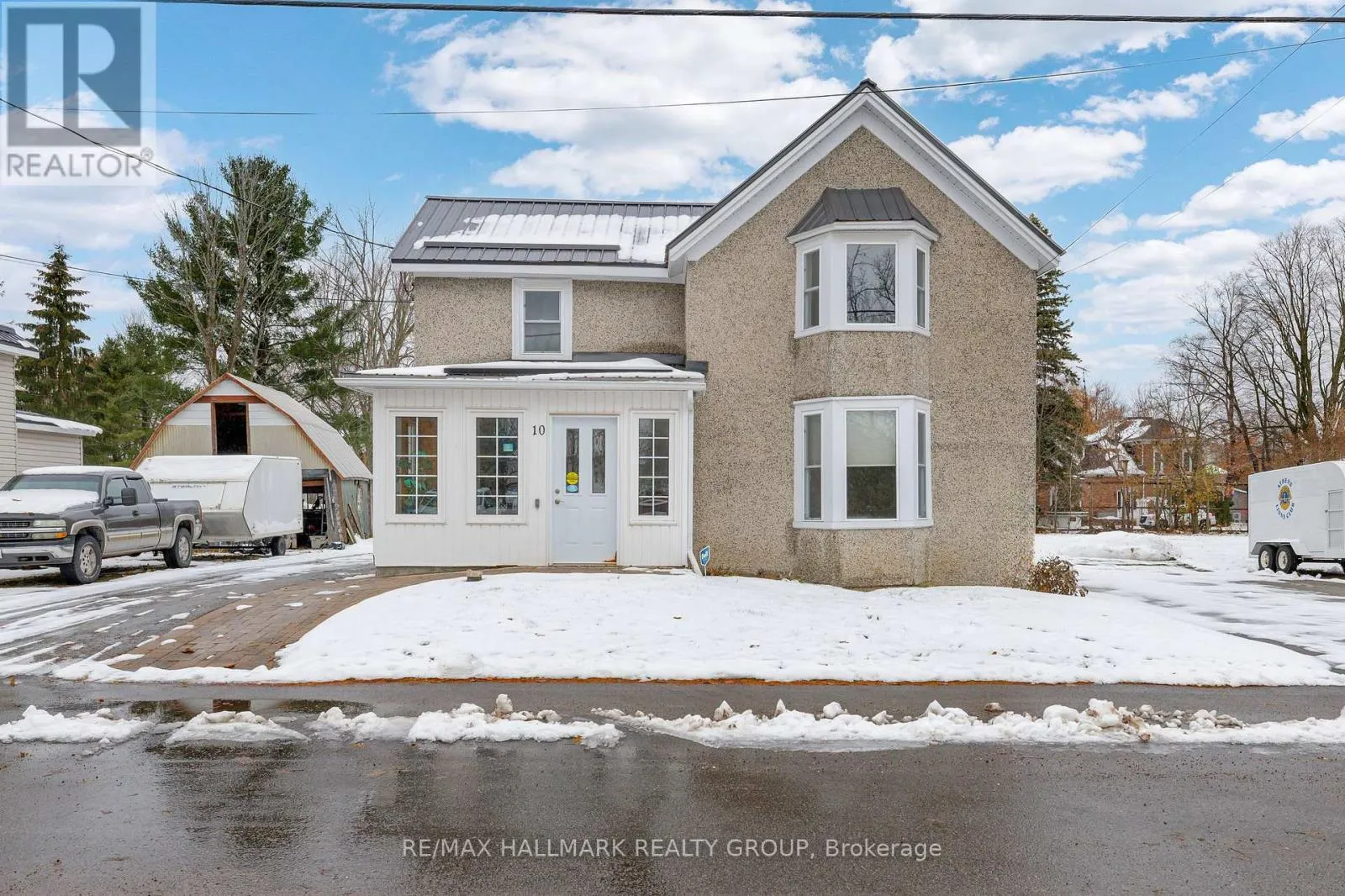 Duplex for rent: 10 Wellington Street E, Athens, Ontario K0E 1B0