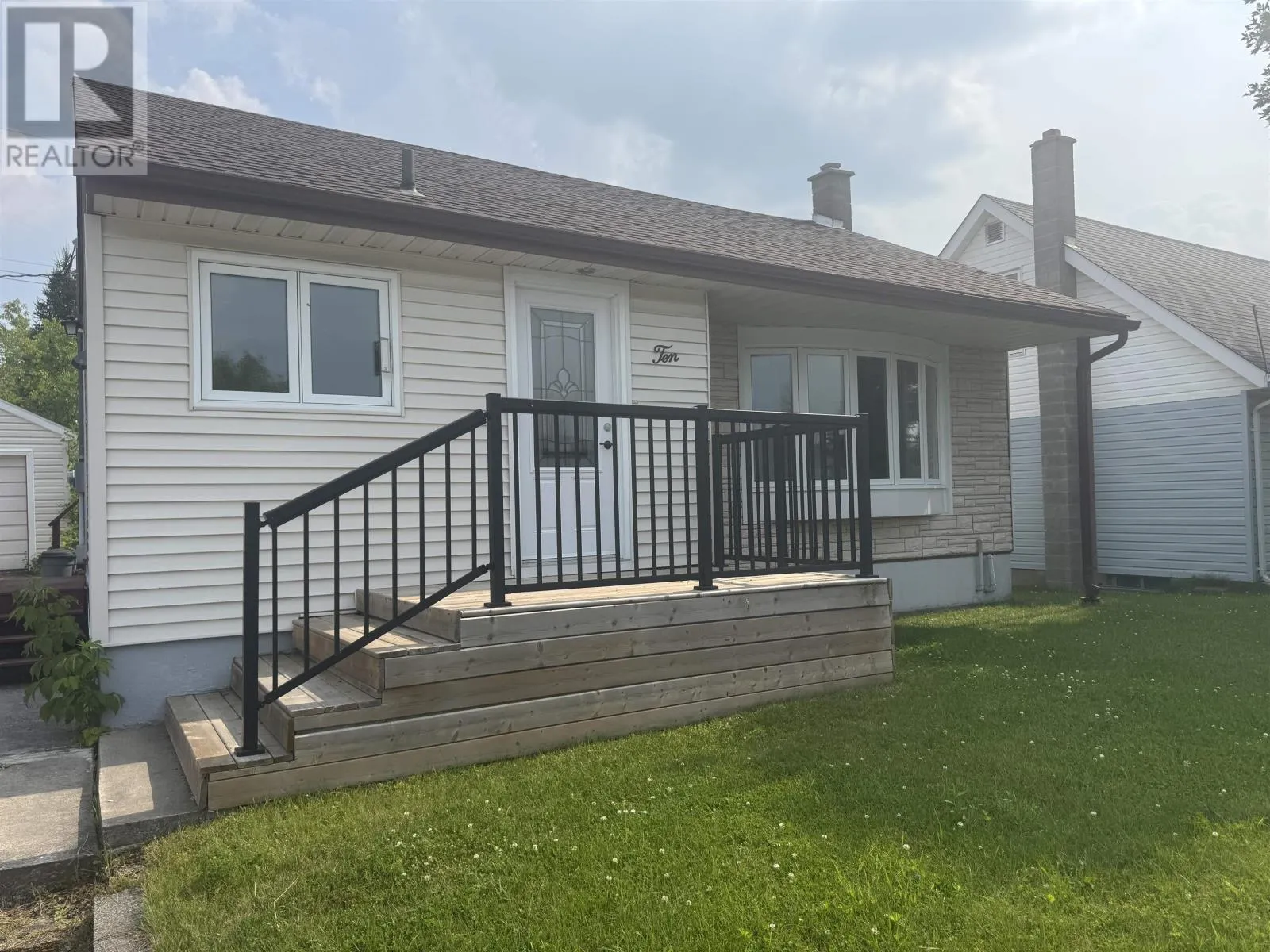 10 Wenonah Dr, Manitouwadge, Ontario P0T 2C0