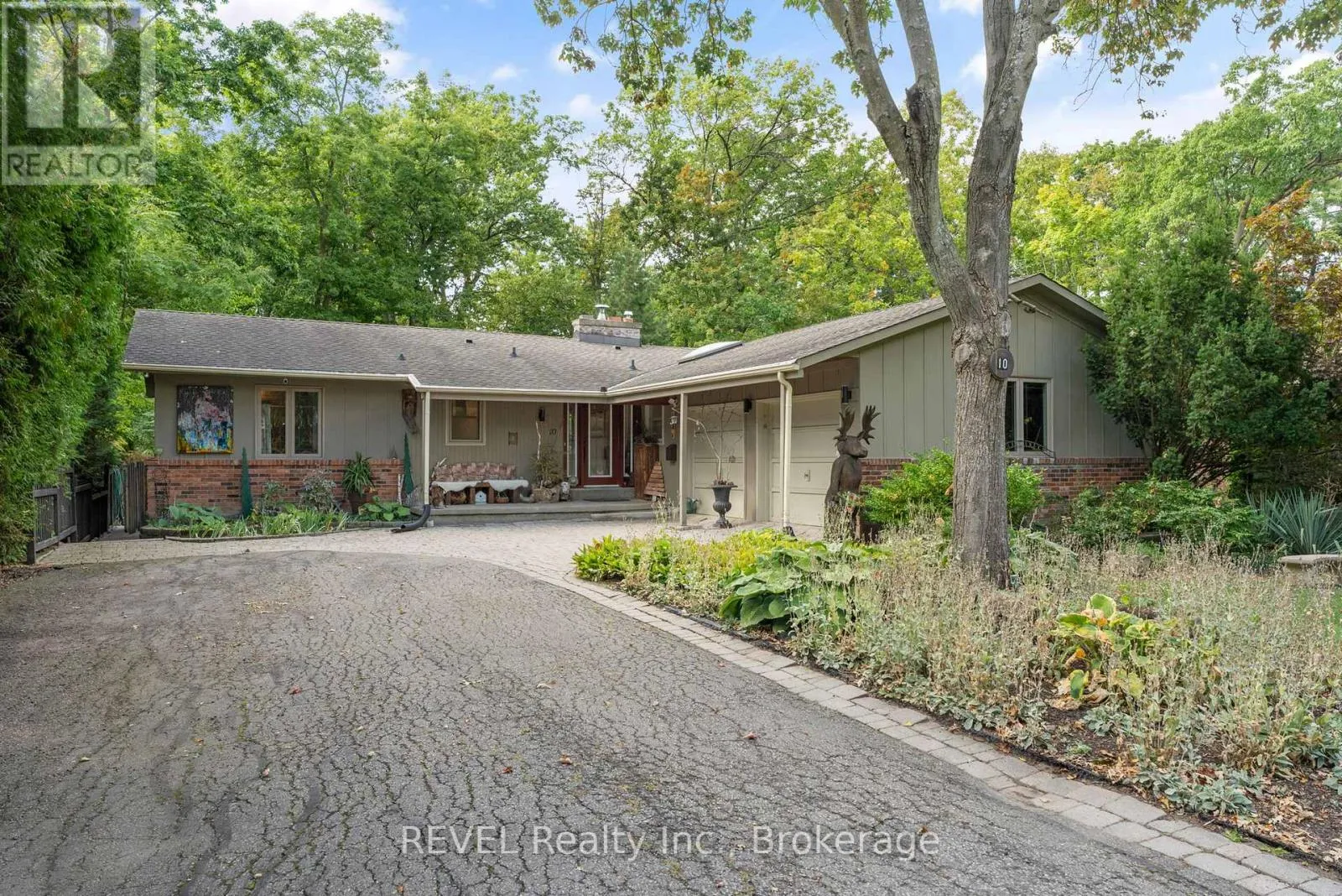 House for rent: 10 Woodington Crescent, St. Catharines, Ontario L2T 3T7