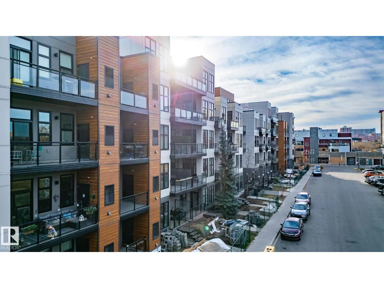 Apartment for rent: #100 10531 117 St Nw, Edmonton, Alberta T5H 0A8