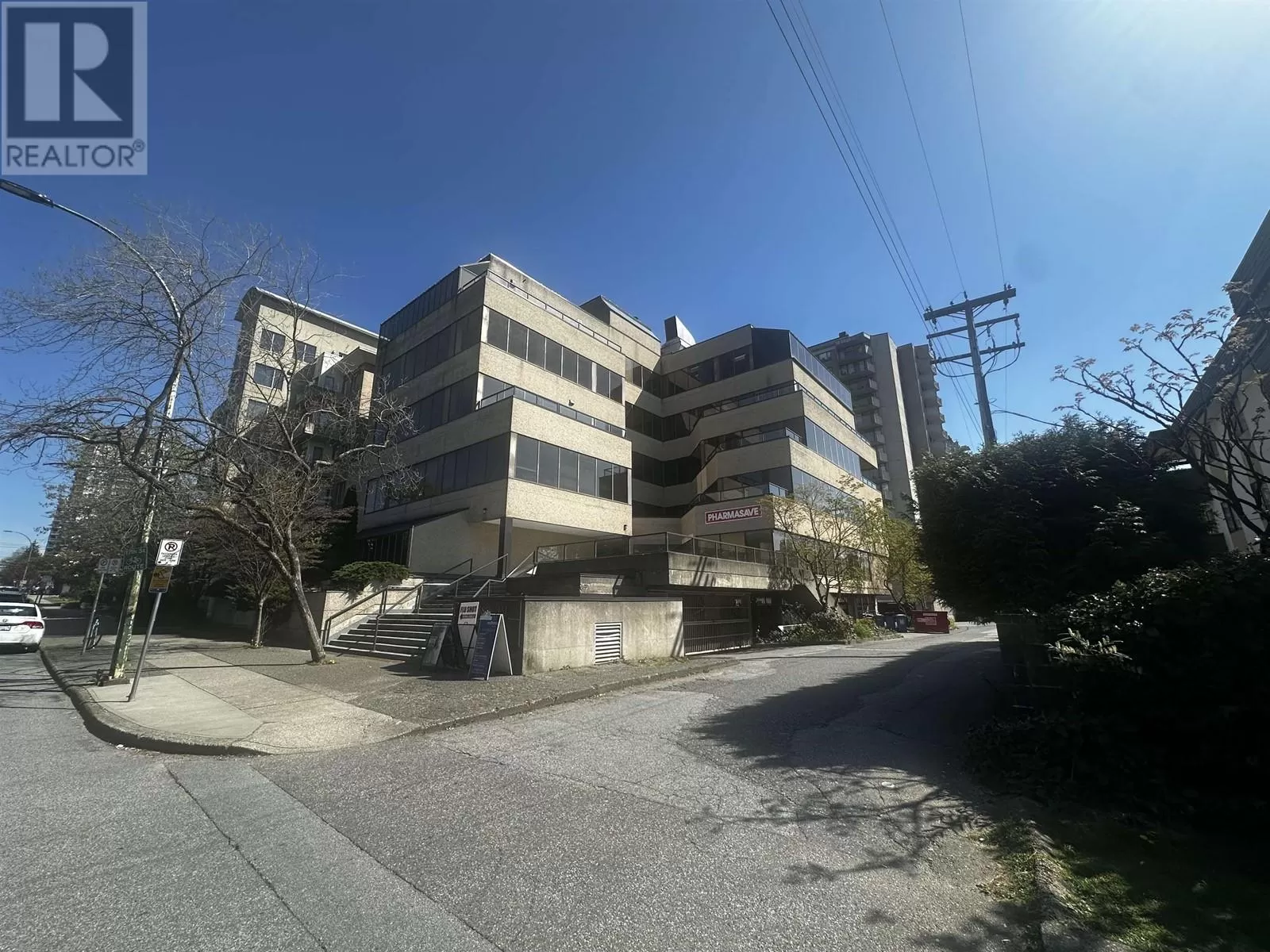 100 145 W 17th Street, North Vancouver, British Columbia V7M 3G4