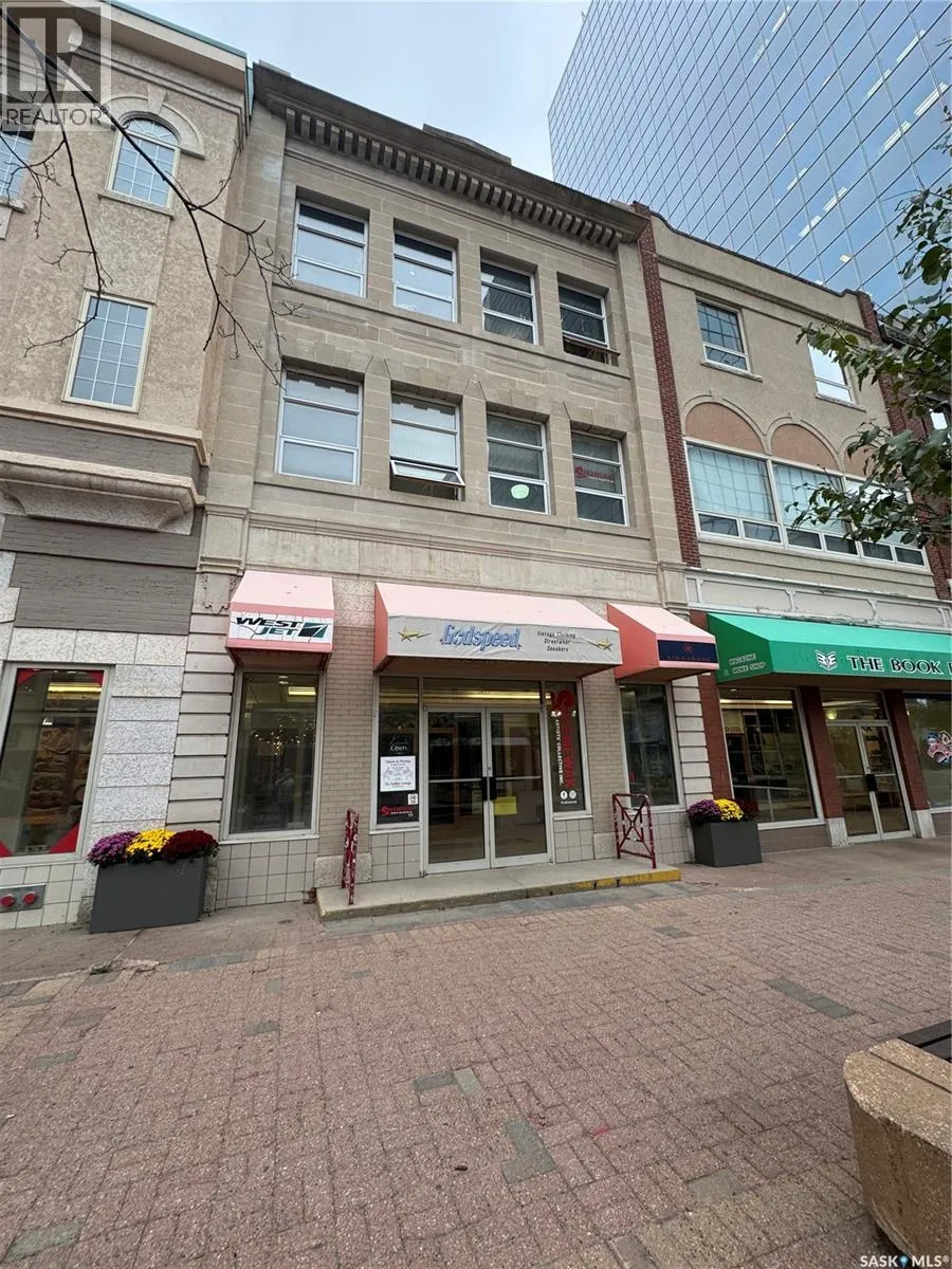 Retail for rent: 100 1855 Scarth Street, Regina, Saskatchewan S4P 2G9