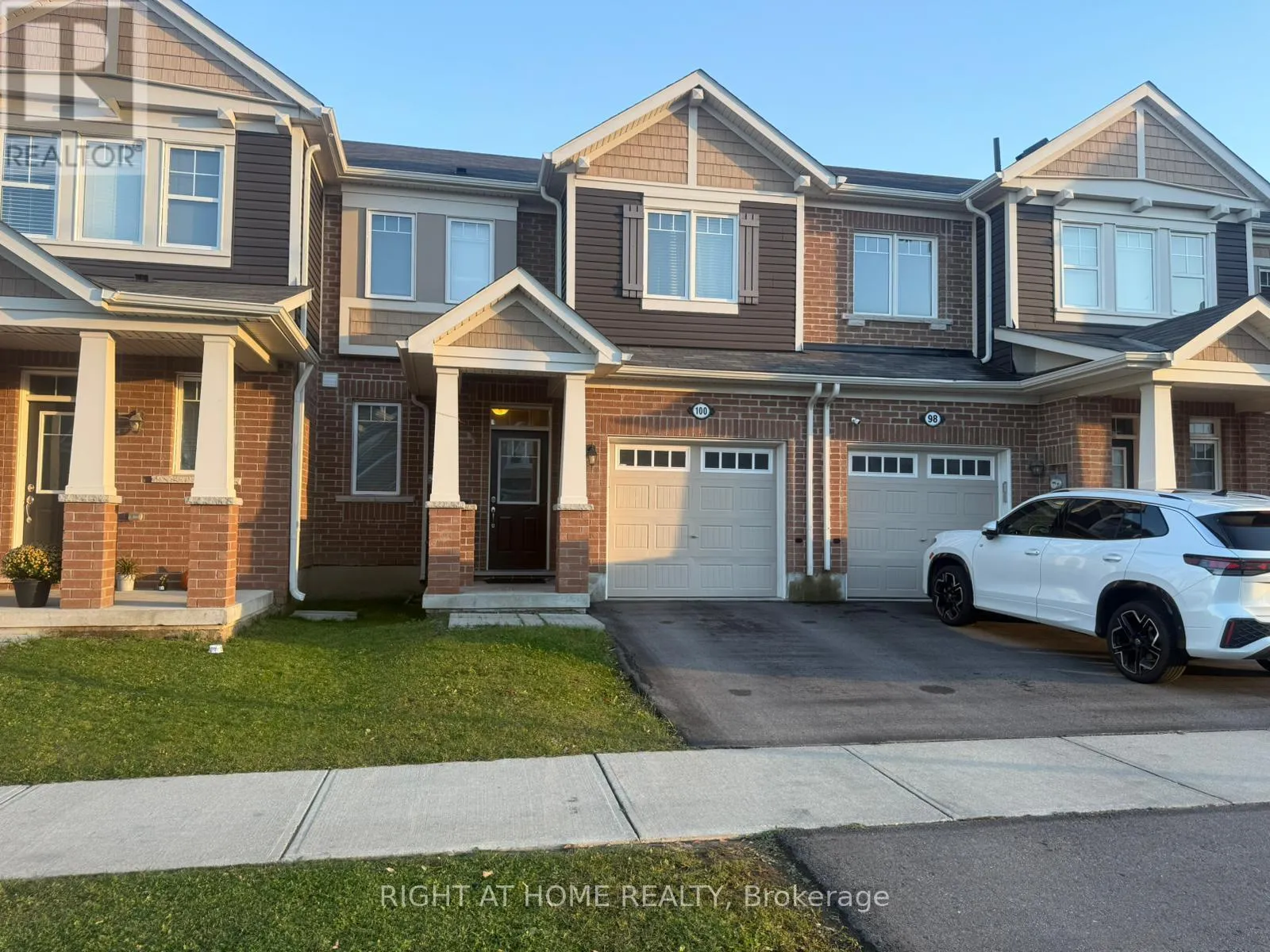 Row / Townhouse for rent: 100 Leiterman Drive, Milton, Ontario L9T 9L3