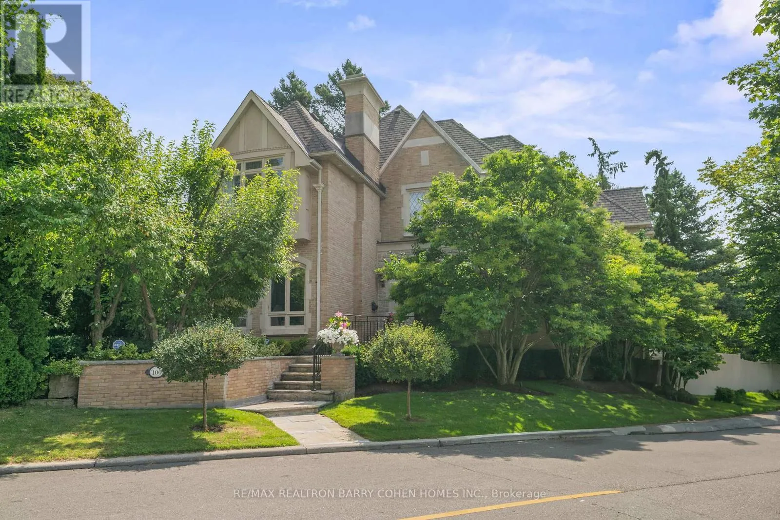 House for rent: 100 Old Forest Hill Road, Toronto, Ontario M5P 2R5