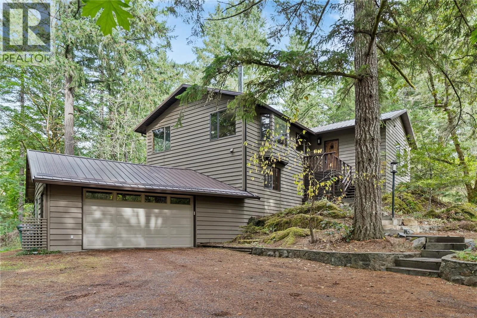 House for rent: 100 Viaduct Ave W, Saanich, British Columbia V9E 1J3