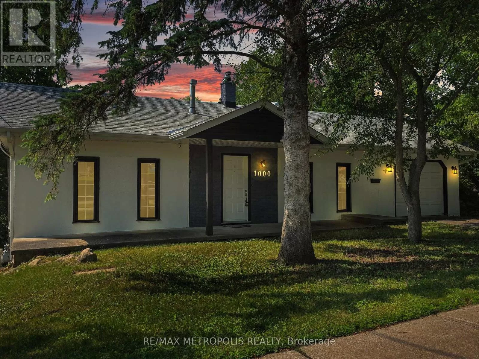 House for rent: 1000 Elgin Street, Newmarket, Ontario L3Y 3C1