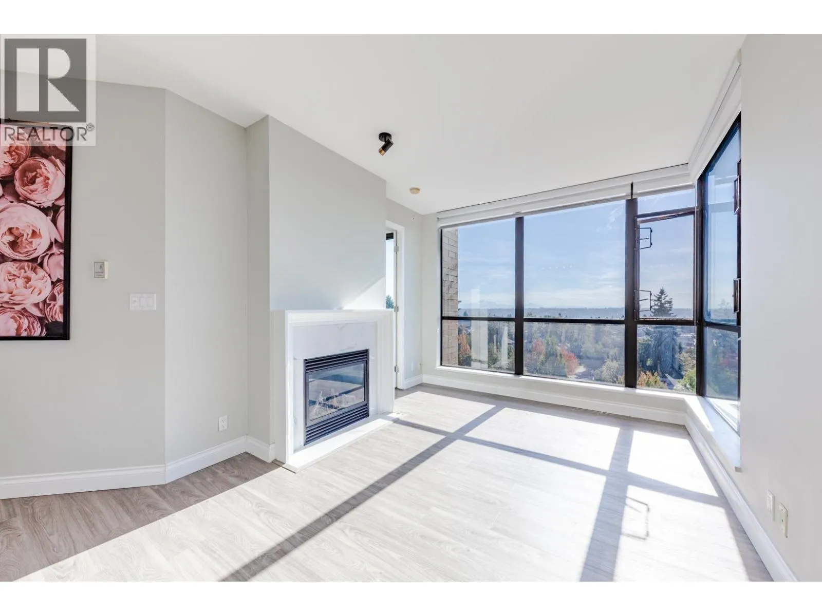 Apartment for rent: 1001 7388 Sandborne Avenue, Burnaby, British Columbia V5M 4A1