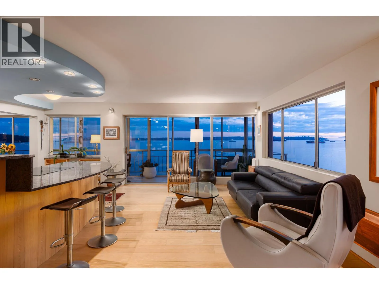 Apartment for rent: 1001-02 150 24th Street, West Vancouver, British Columbia V7V 4G8