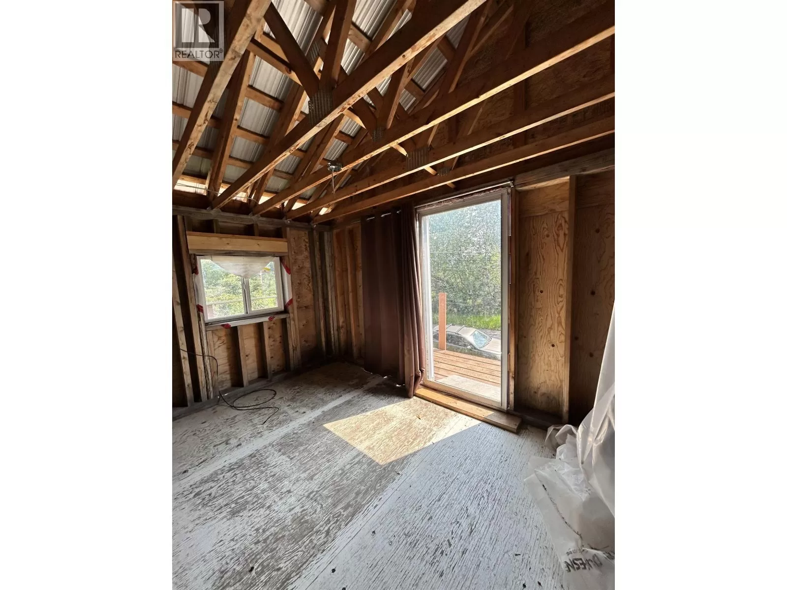 10016 Thompson Avenue, Hudsons Hope, British Columbia V0C 1V0