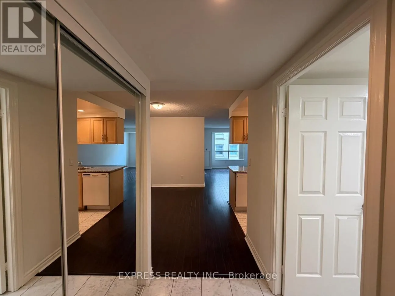 Apartment for rent: 1002 - 168 Simcoe Street, Toronto, Ontario M5H 4C9