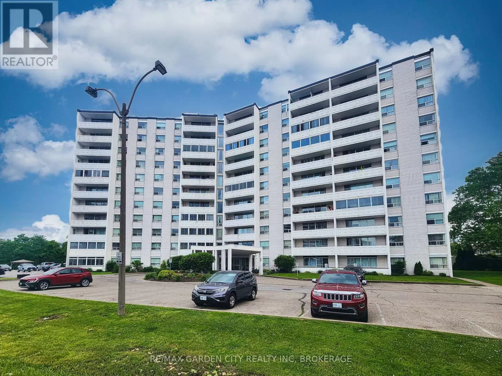 Apartment for rent: 1002 - 35 Towering Heights Boulevard, St. Catharines, Ontario L2T 3G8