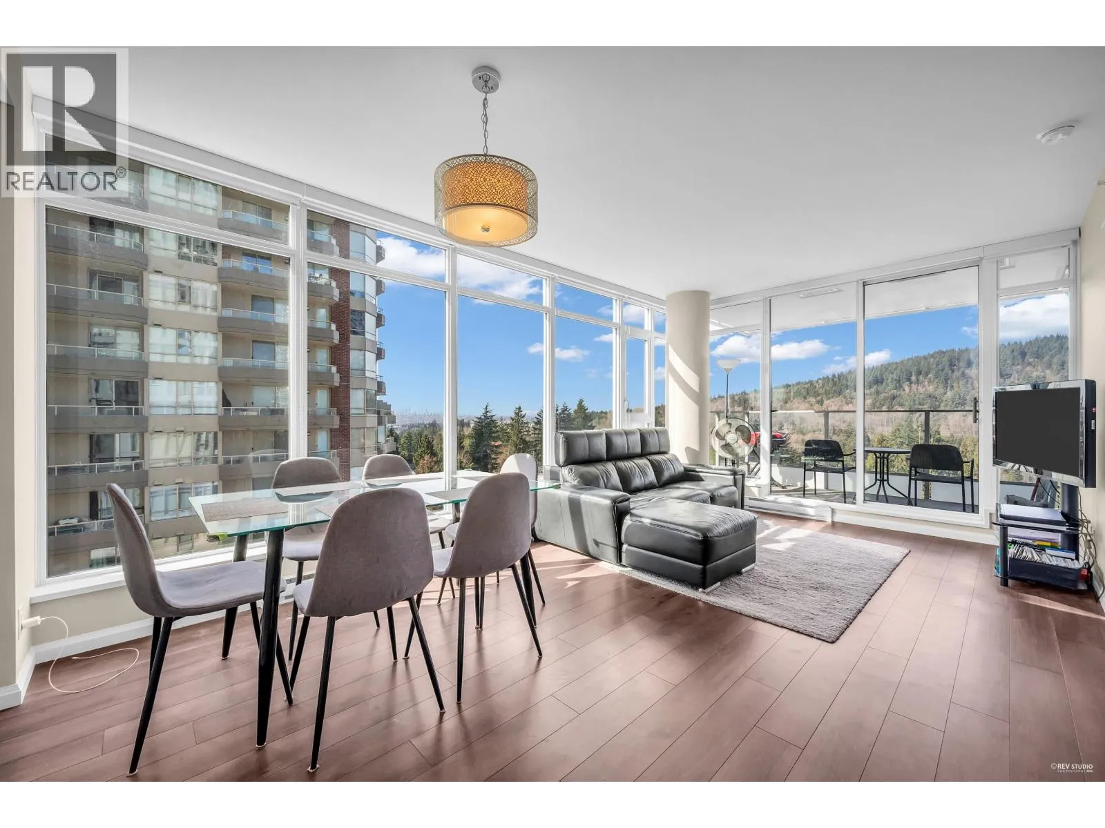 Apartment for rent: 1002 520 Como Lake Avenue, Coquitlam, British Columbia V3J 0E8