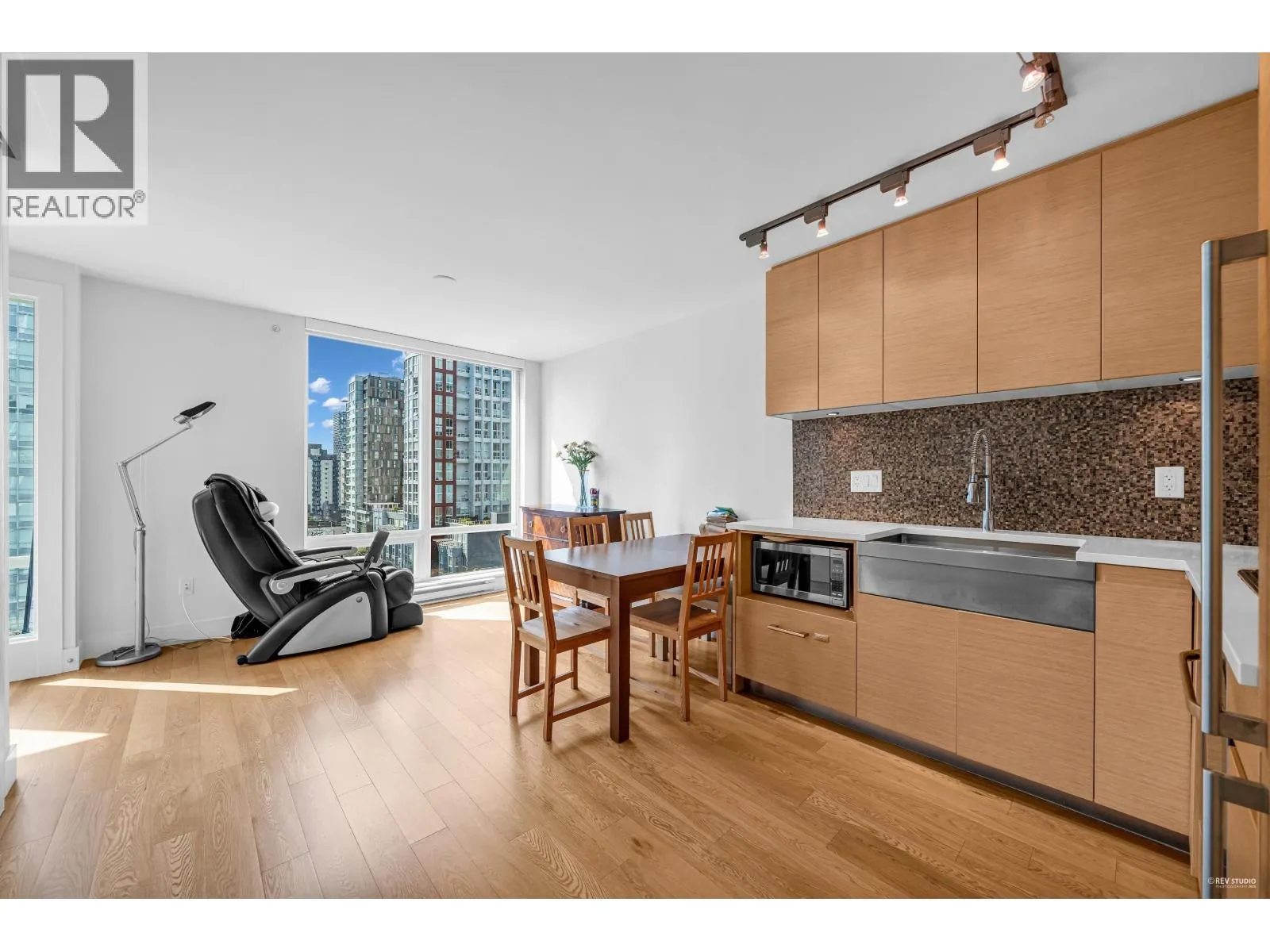 Apartment for rent: 1002 565 Smithe Street, Vancouver, British Columbia V6B 0E4