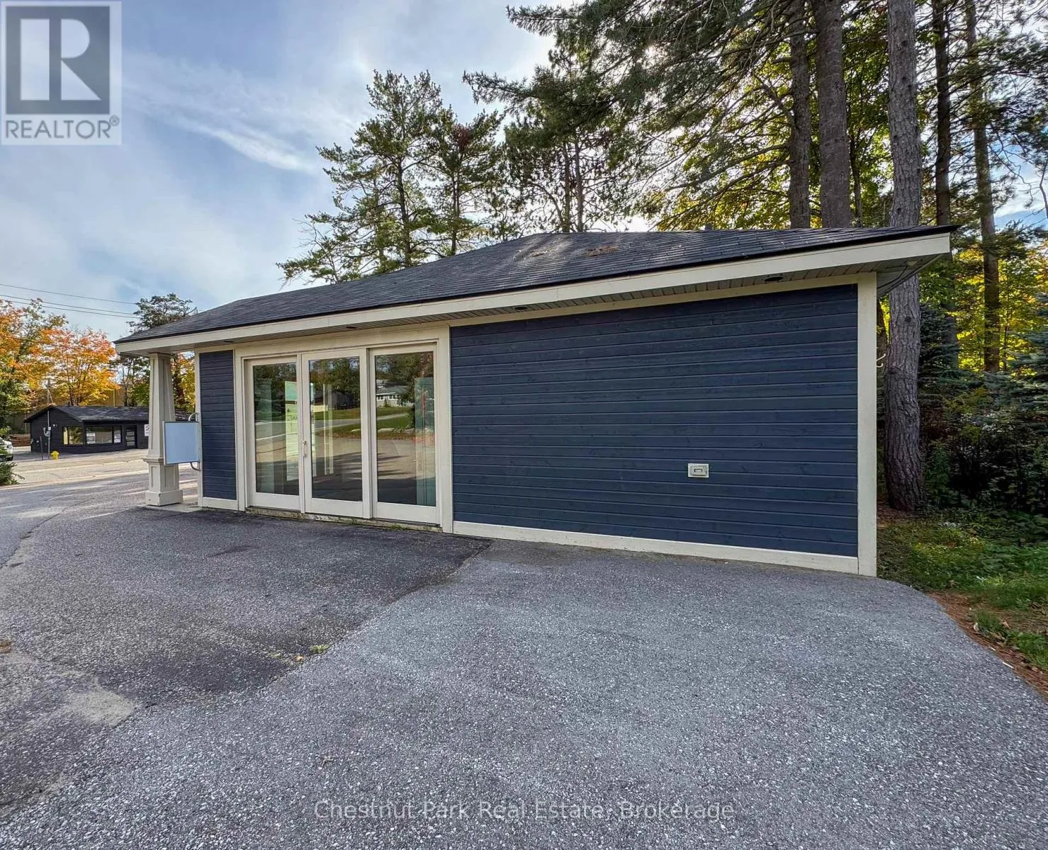 1004 Maple Street, Muskoka Lakes, Ontario P0C 1A0