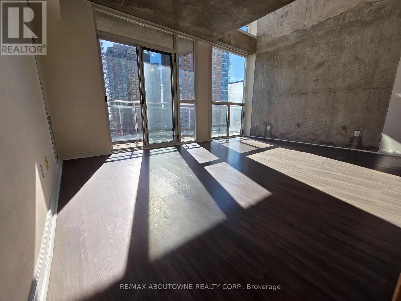 Apartment for rent: 1005 - 1029 King Street W, Toronto, Ontario M6K 3M9