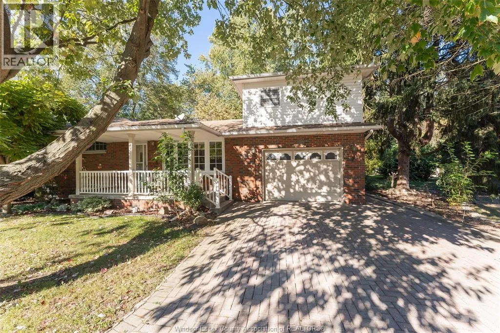 1005 Bouffard, LaSalle, Ontario N9J 1G8