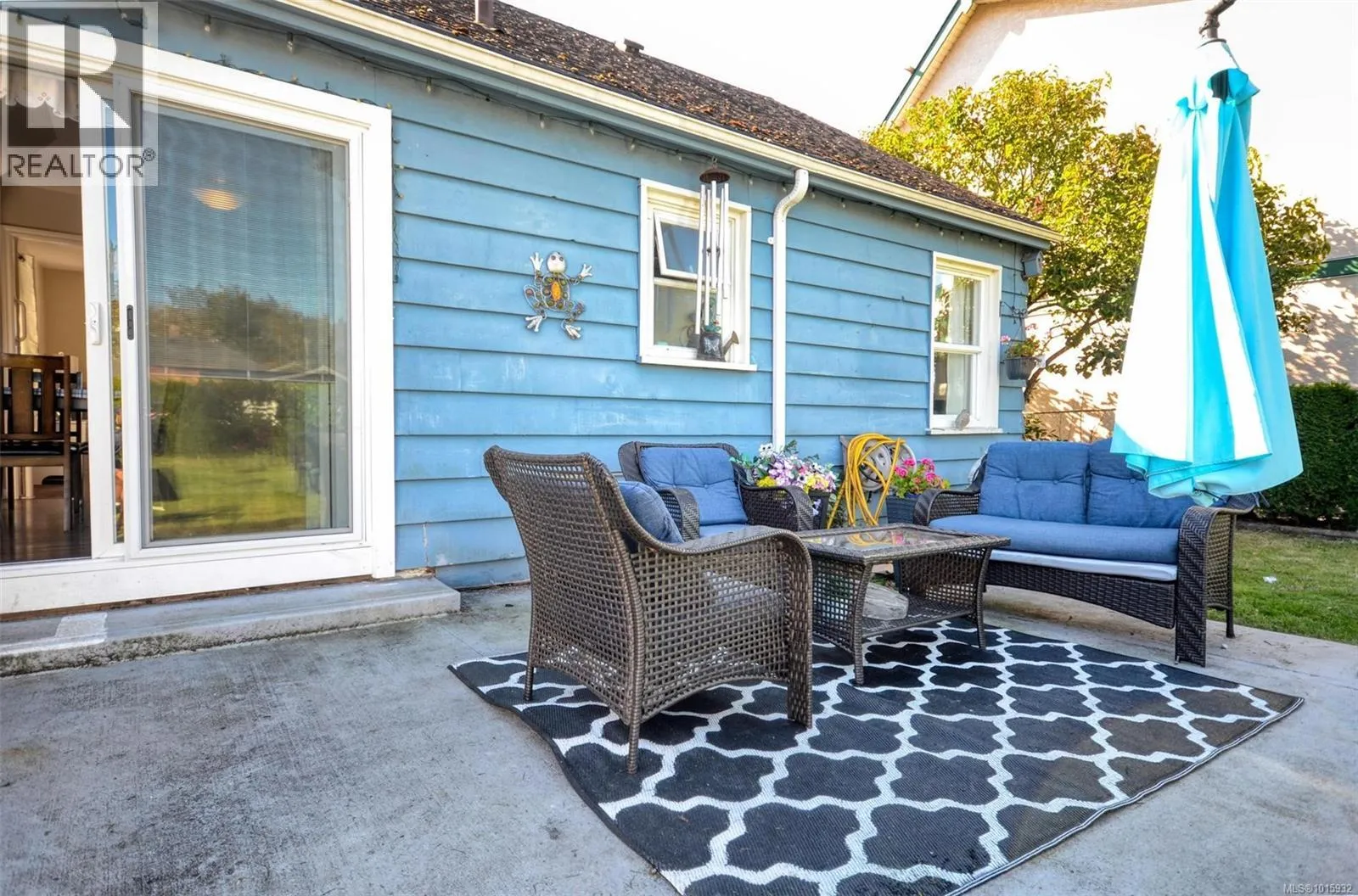 House for rent: 1006 Lyall St, Esquimalt, British Columbia V9A 5E9