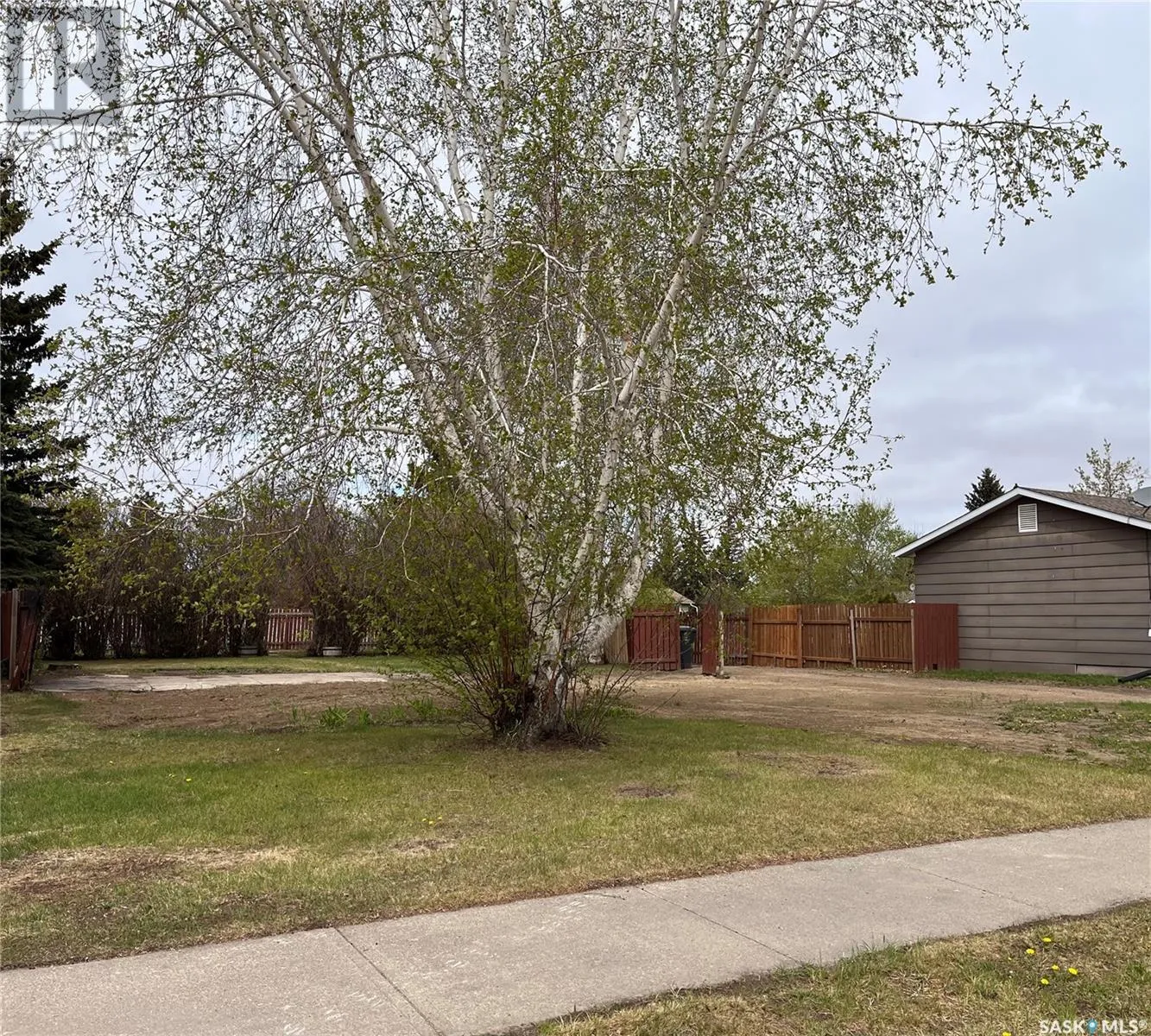 Unknown for rent: 1008 1st Street E, Nipawin, Saskatchewan S0E 1E0