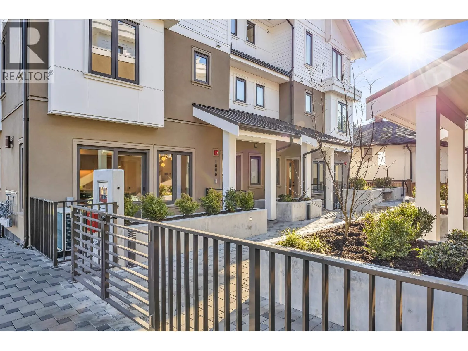 Row / Townhouse for rent: 1008 W 52nd Avenue, Vancouver, British Columbia V6P 1H5