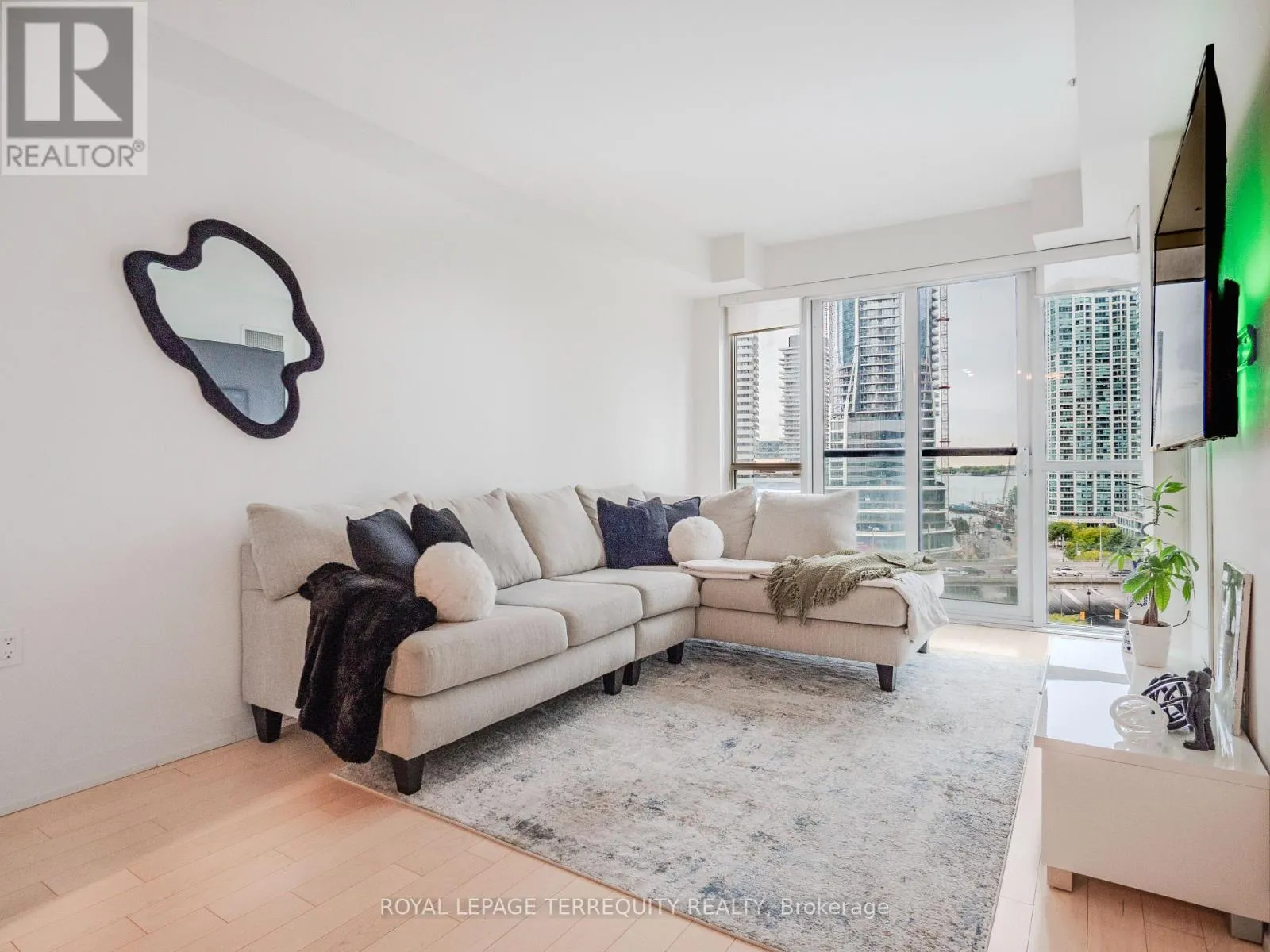 Apartment for rent: 1009 - 1 The Esplanade, Toronto, Ontario M5E 0A8