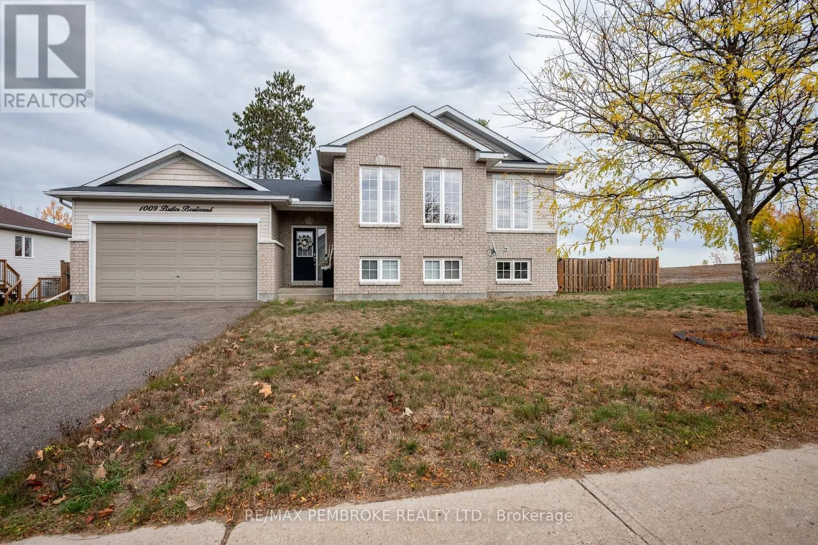 House for rent: 1009 Butler Boulevard, Petawawa, Ontario K8H 0C2