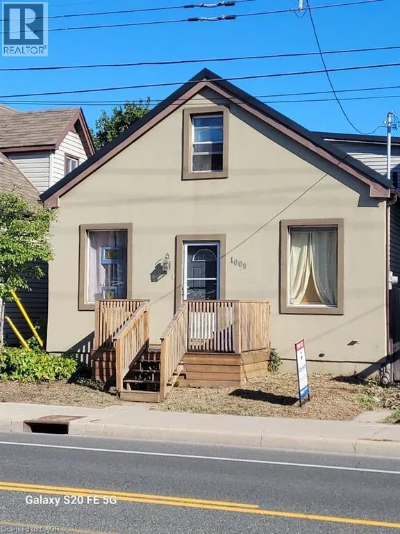 House for rent: 1009 Cannon Street E, Hamilton, Ontario L8L 2H4