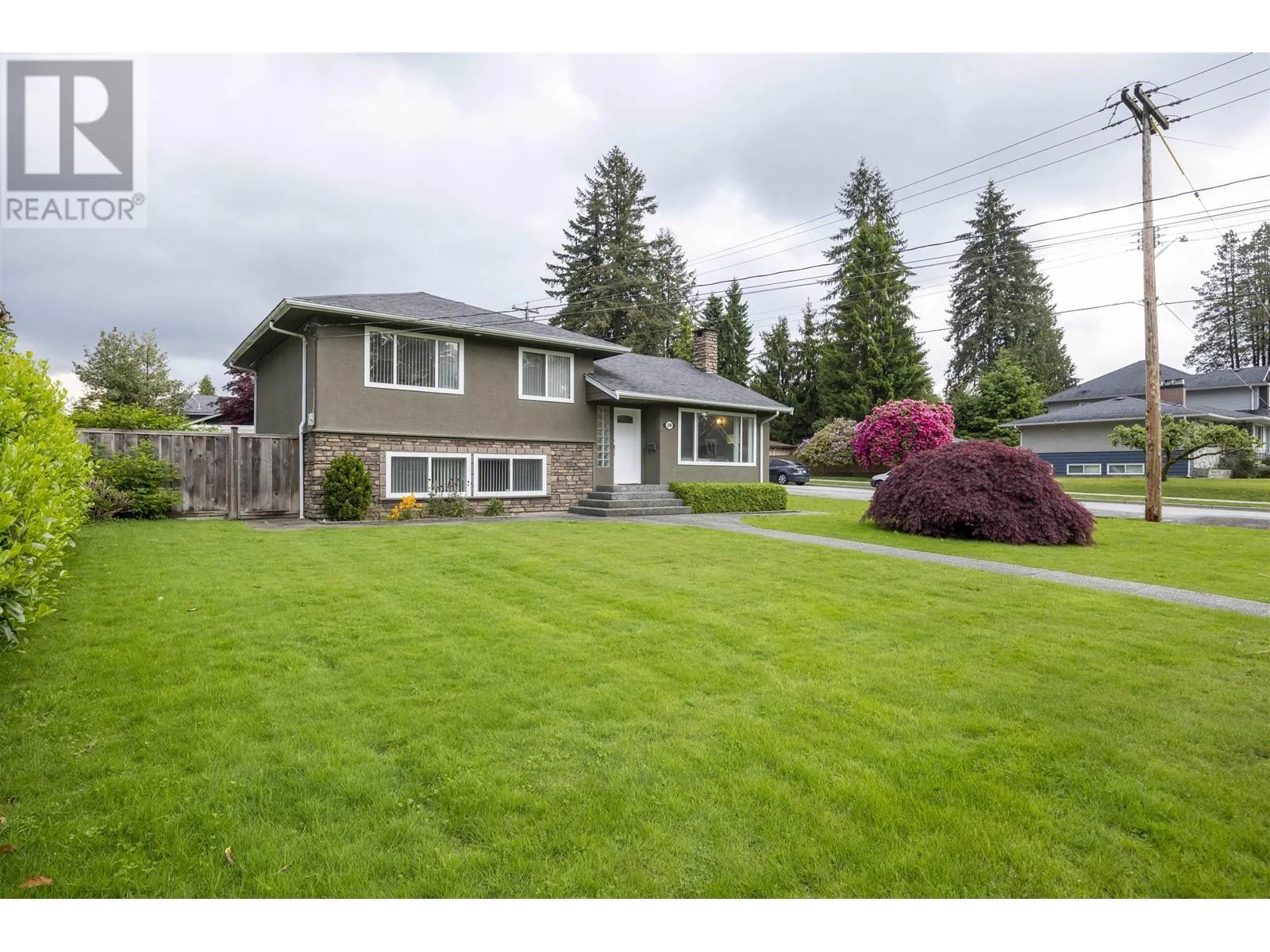 House for rent: 1009 Foster Avenue, Coquitlam, British Columbia V3J 2M4