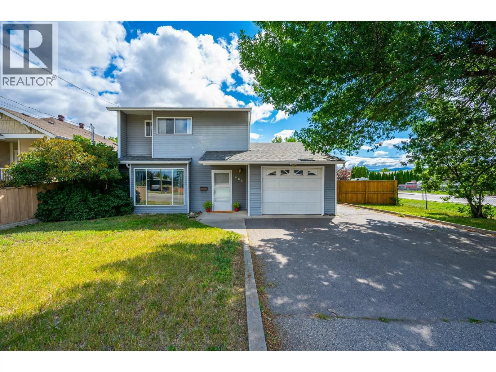 House for rent: 1009 Southill Street, Kamloops, British Columbia V2B 5M4