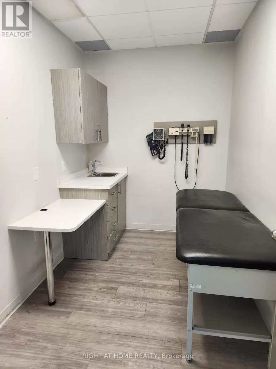 Offices for rent: 100b - 1017 Wilson Avenue, Toronto, Ontario M3K 1Z1