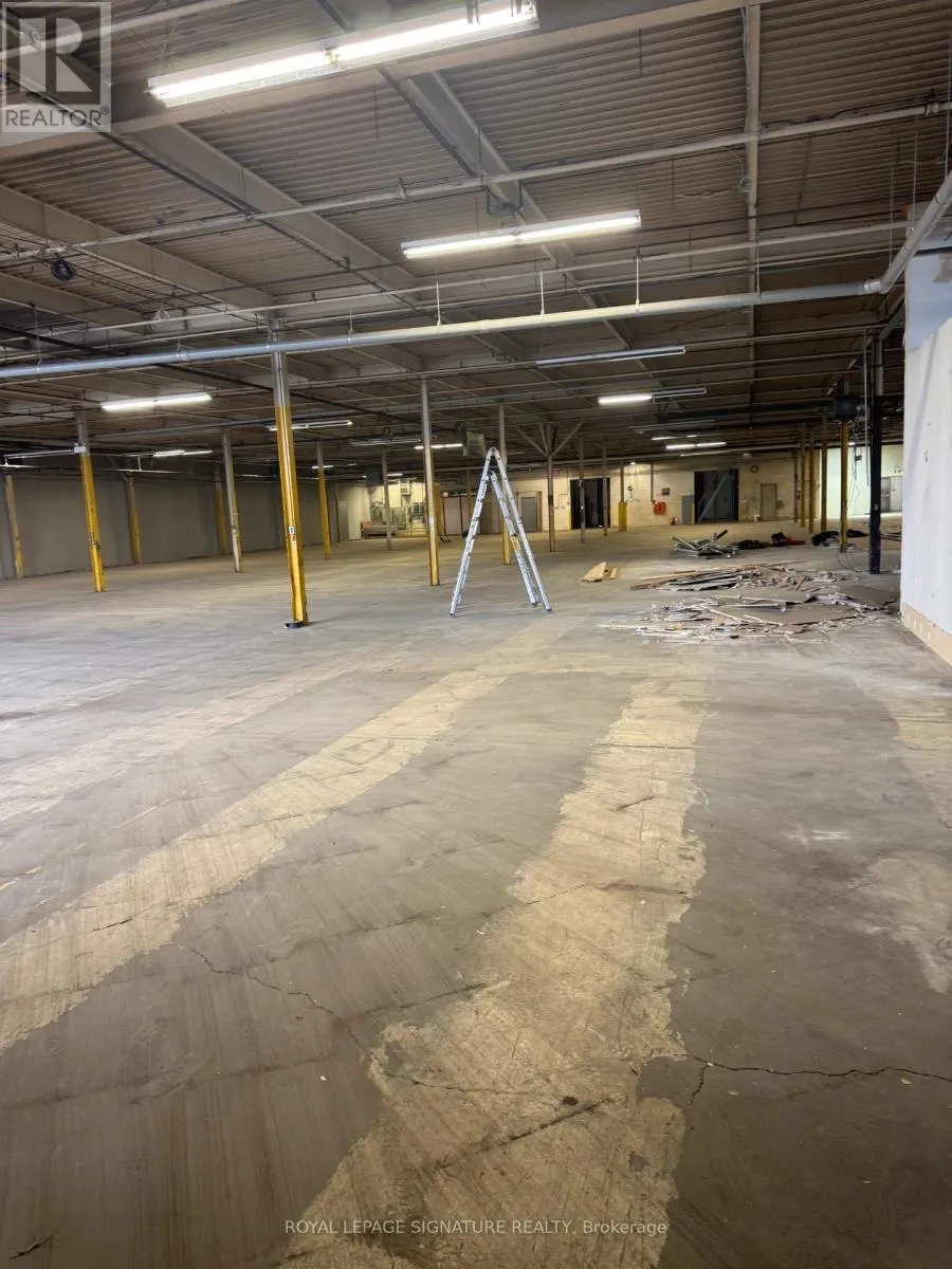 Multi-Tenant Industrial for rent: 100e - 80 Jutland Road, Toronto, Ontario M8Z 2H1