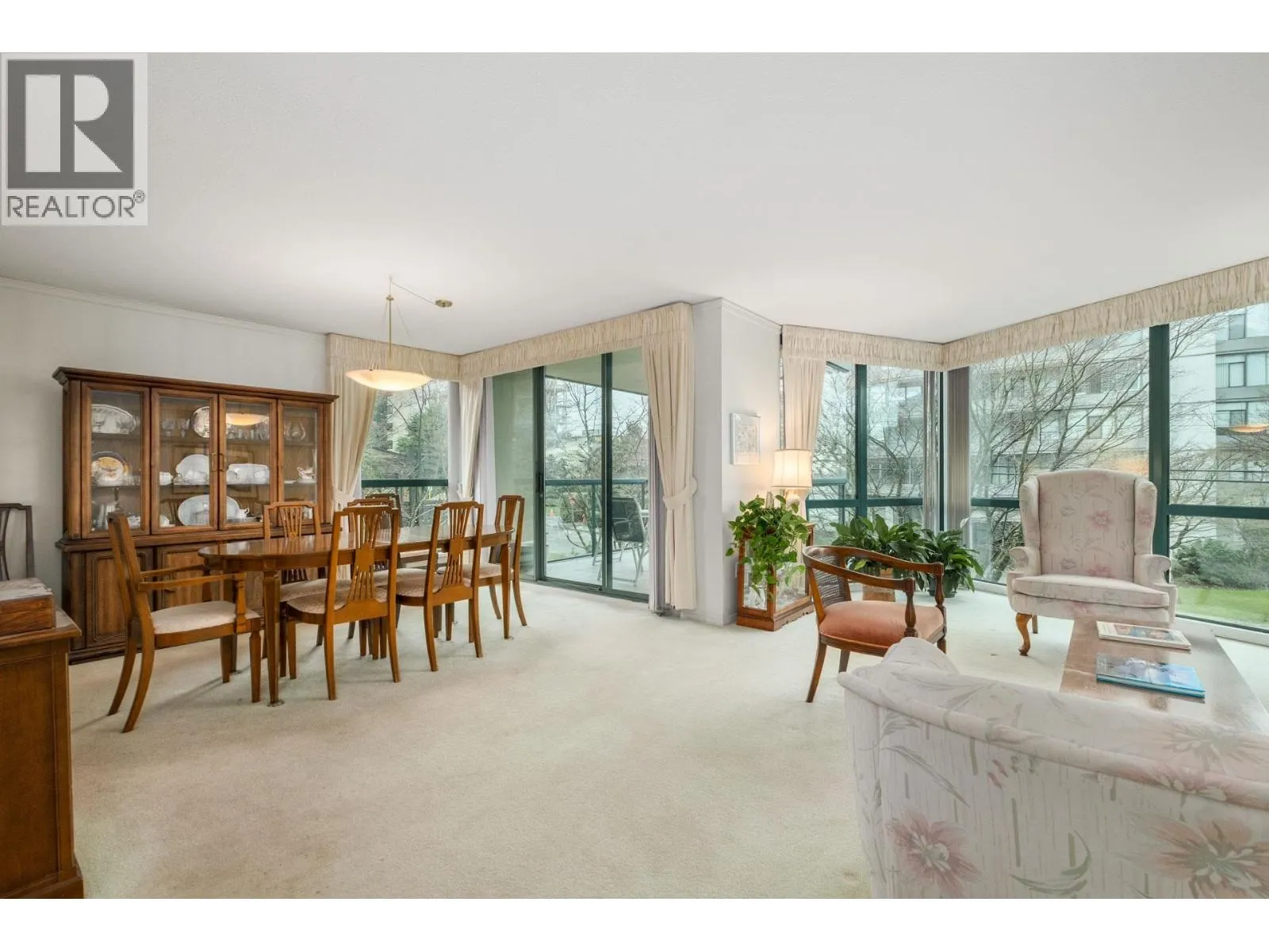 Apartment for rent: 101 1427 Duchess Avenue, West Vancouver, British Columbia V7T 1H7