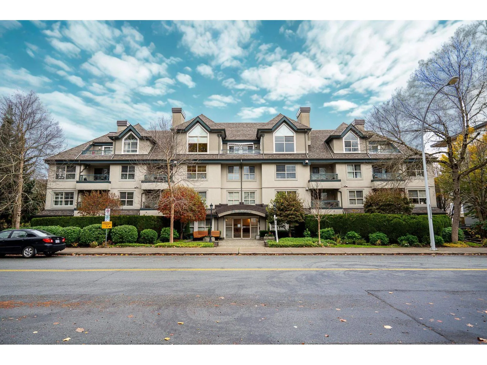 Apartment for rent: 101 15325 17 Avenue, Surrey, British Columbia V4A 1T8