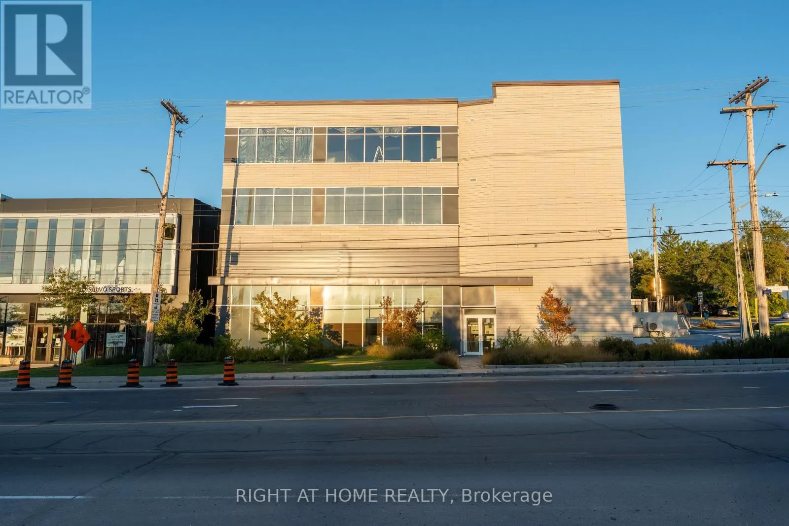 101 - 1637 Bank Street, Ottawa, Ontario K1V 7Y9