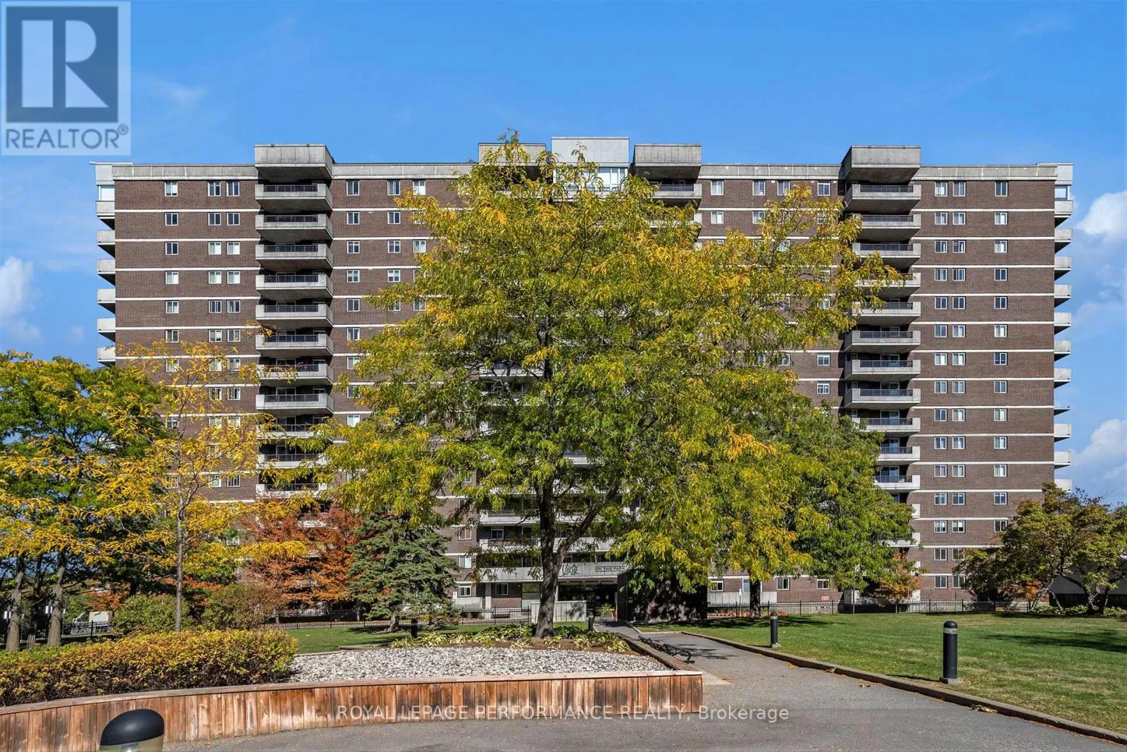 Apartment for rent: 101 - 1705 Playfair Drive, Ottawa, Ontario K1H 8P6