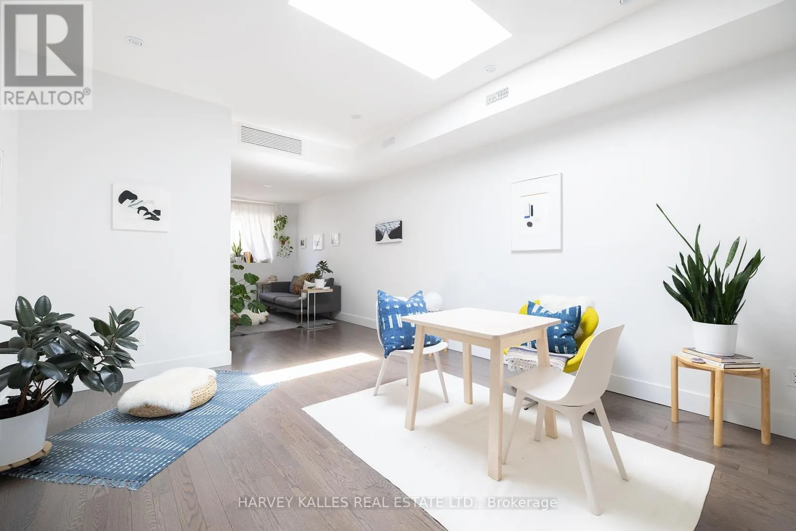 Residential Commercial Mix for rent: 101 - 2076 Dundas Street W, Toronto, Ontario M6R 1W9