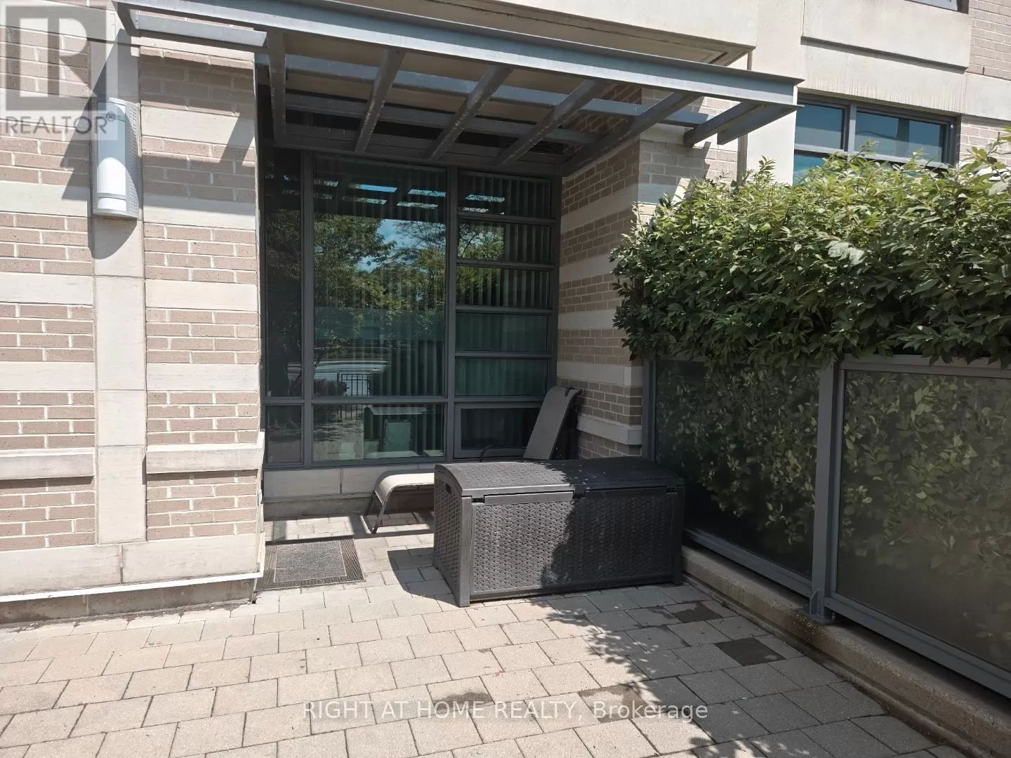 Apartment for rent: 101 - 215 Sherway Gardens Road, Toronto, Ontario M9C 0A4