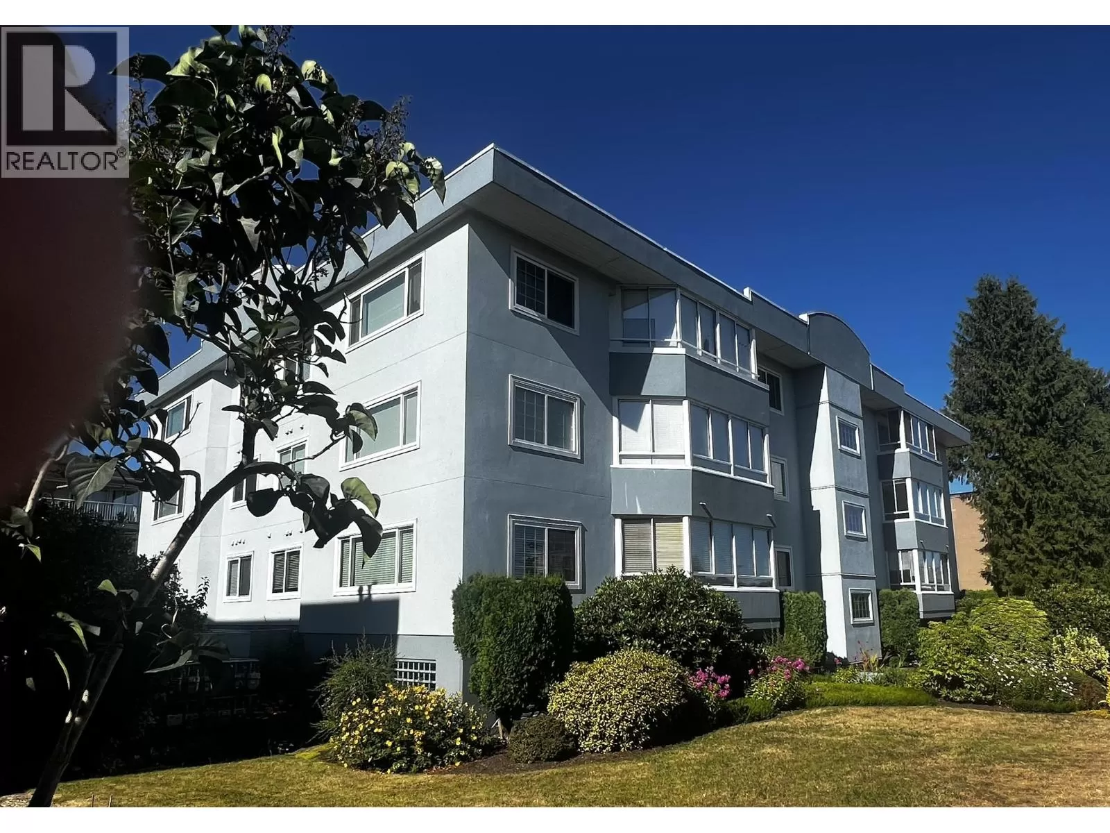 Apartment for rent: 101 22241 Selkirk Avenue, Maple Ridge, British Columbia V2X 2X4