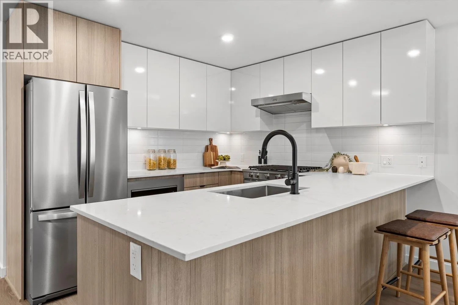 Apartment for rent: 101 2277 Hawthorne Avenue, Port Coquitlam, British Columbia N0N 0N0